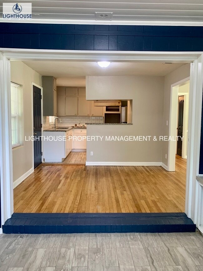 Building Photo - Fantastic 3 bed/2 bath home in Edgewood Ma...