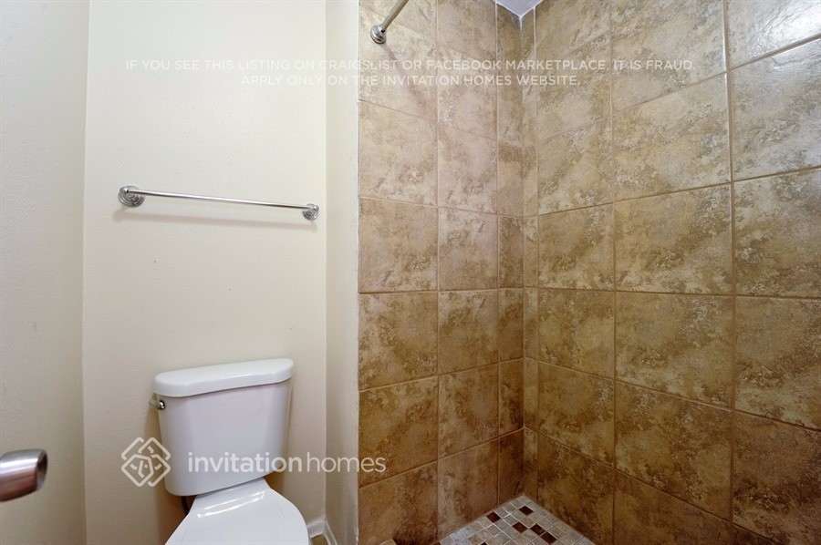 Building Photo - 1830 E Oakwood Loop