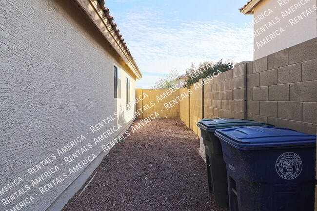 Building Photo - 12043 W Windrose Dr