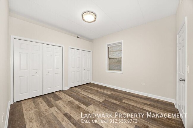 Building Photo - 2622 W Diversey Ave