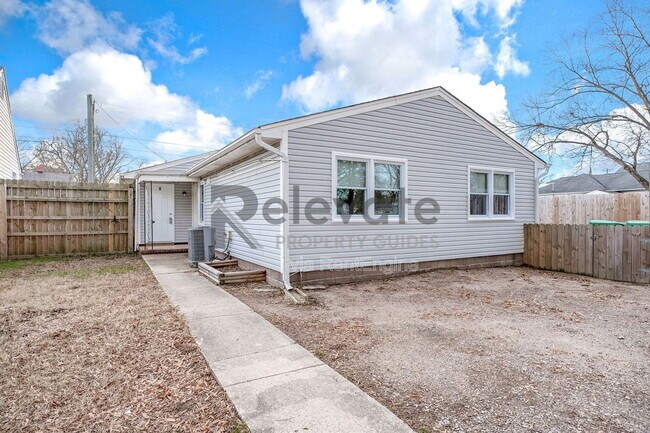 Building Photo - 402 Dupuy Ave