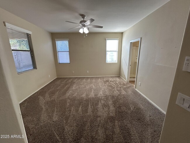 Building Photo - 2747 E Clifton Ave