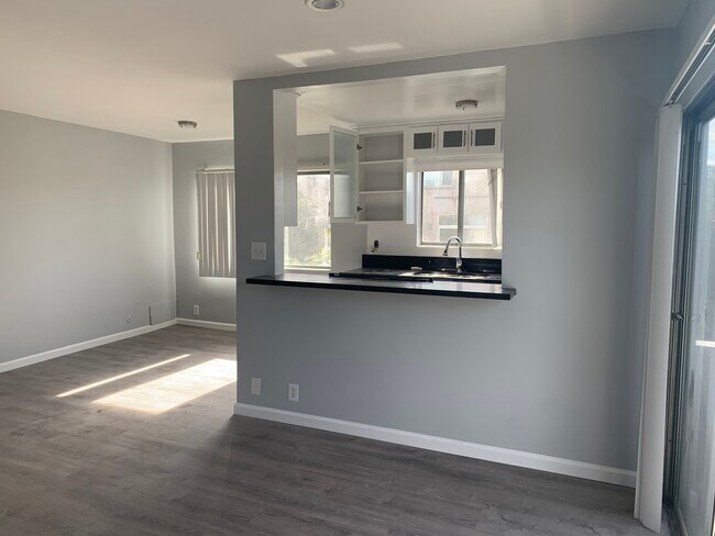 Building Photo - 4901 Laurel Canyon Blvd