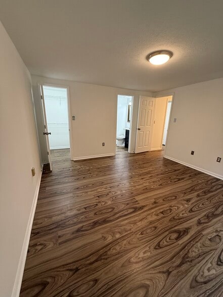 Primary Bedroom Suite with Walk-in Closet - 7600 Portadown Ct