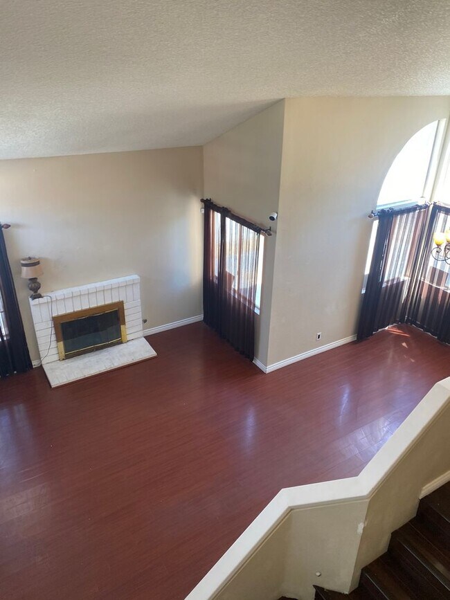 Building Photo - Spacious 3-Bed, 2.5-Bath Home – Limited-Ti...