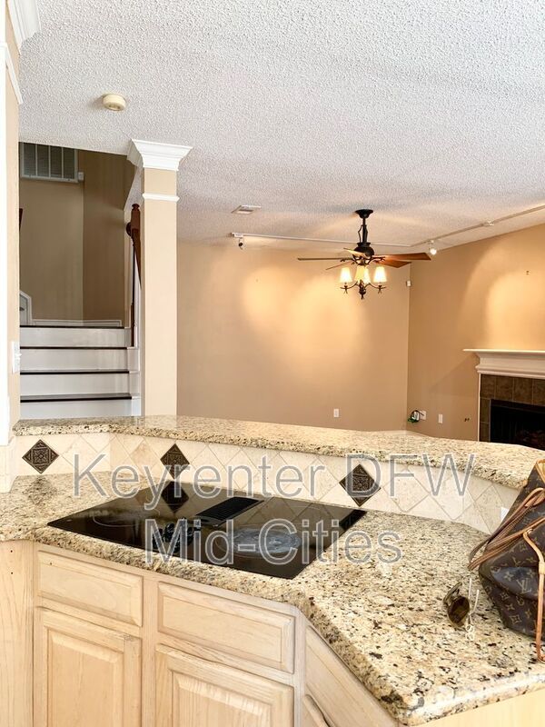 Building Photo - 8702 Saddlehorn Dr