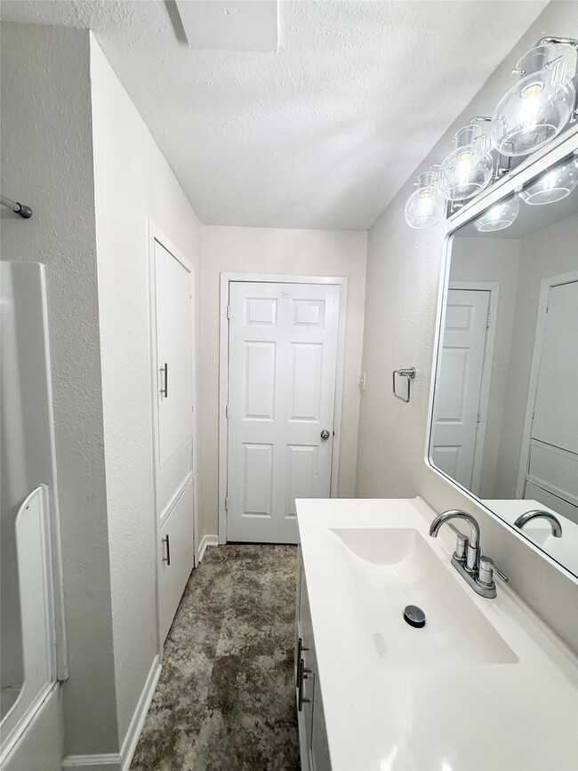 Building Photo - 824 S Anderson St