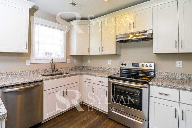 Building Photo - This lovely 3BR, 2.5BA home is move-in ready