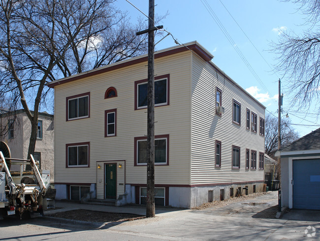 Building Photo - 807 West 25th Street