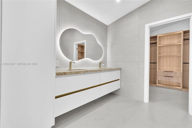 Building Photo - 4967 SW 32nd Way