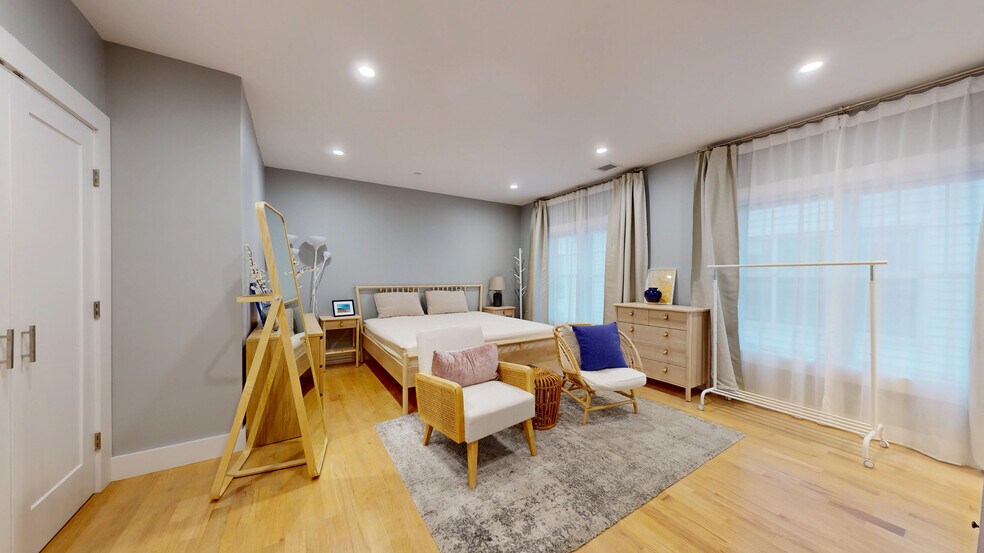 Building Photo - 186 Havre St