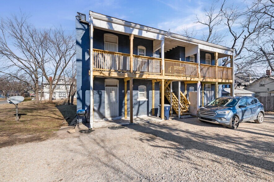 Building Photo - 2207 E 24th Ter