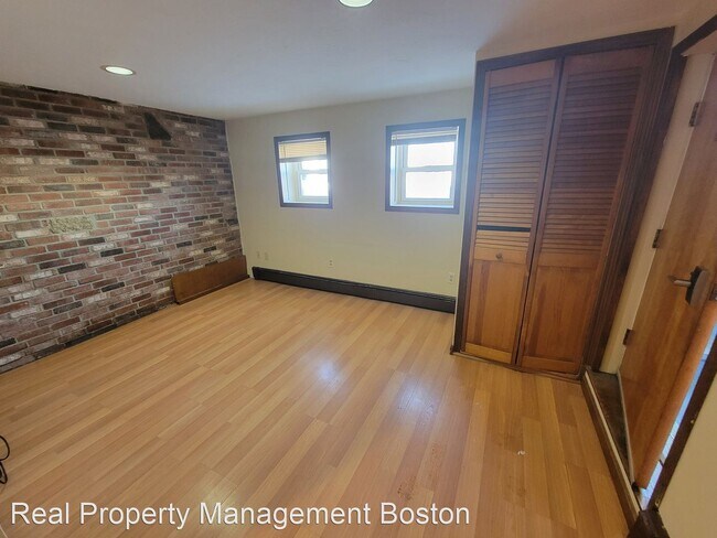 Primary Photo - 2 br, 1 bath House - 302 B Quincy Ave