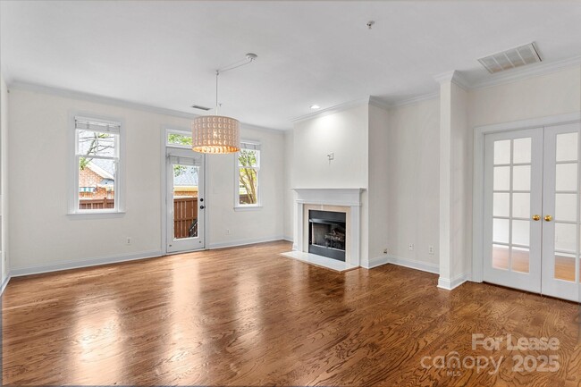 Building Photo - 1192 Hampton Gardens Ln