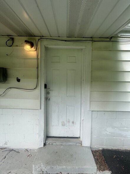 Building Photo - 222 Manning Ave