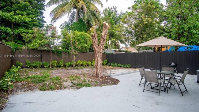 Building Photo - 7815 NW 5th Ct