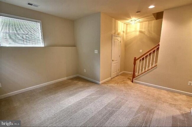 Building Photo - 903 Crestfield Dr