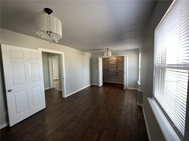 Building Photo - 1004 SE 4th St