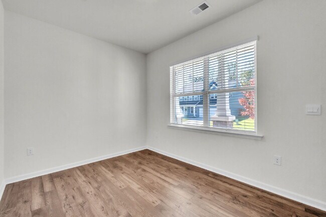 Building Photo - Modern 4BR Home with Loft & 2.5 Baths in W...