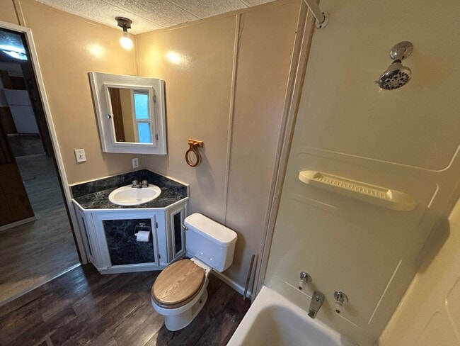Building Photo - 123 Opal Dr