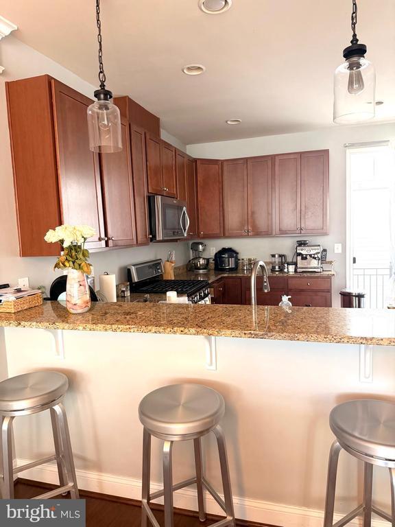 Building Photo - 81 Linden Pl