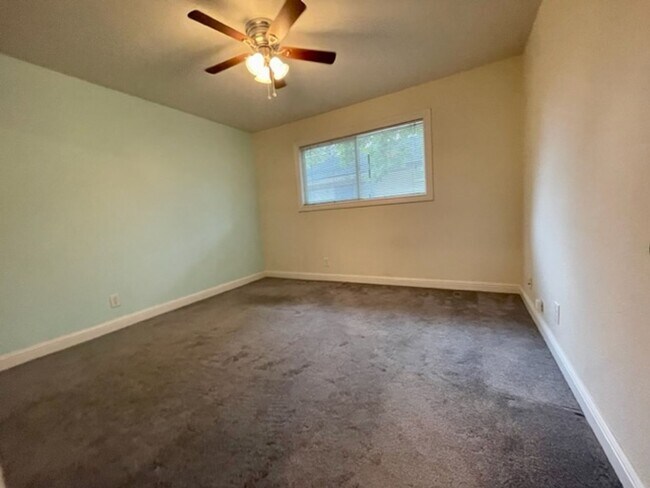 Building Photo - 1825 Stokes St