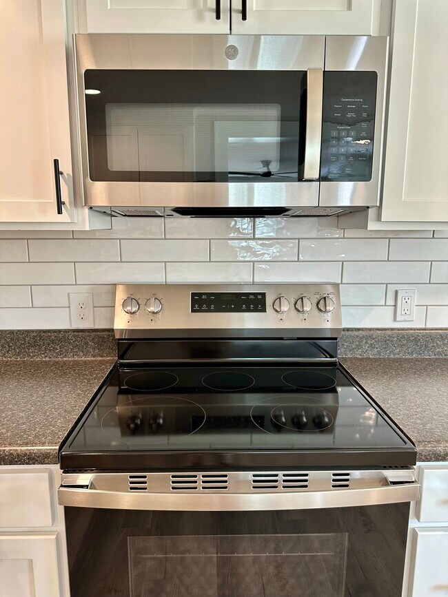 SS energy efficient appliances - 2304 Belle Ave NE