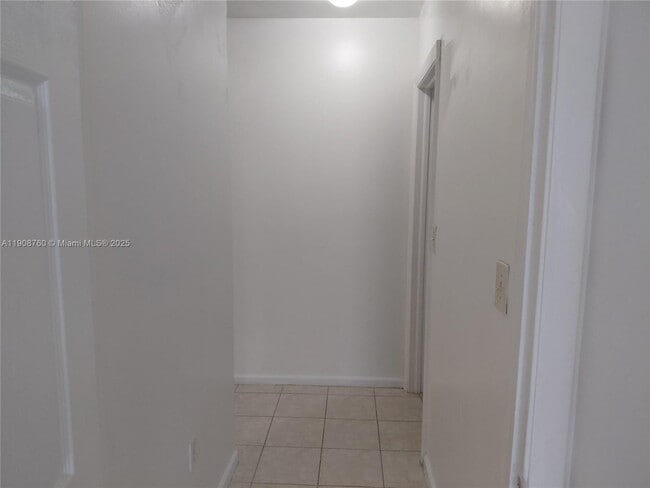 Building Photo - 13950 NE 2nd Ave