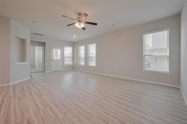 Building Photo - 101 Eliana Shores Dr