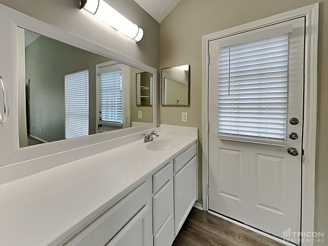Building Photo - 8711 Croteau Dr