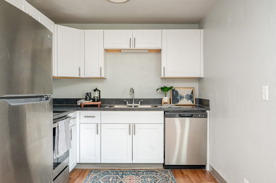 Pacific Village | Kitchen - Pacific Village