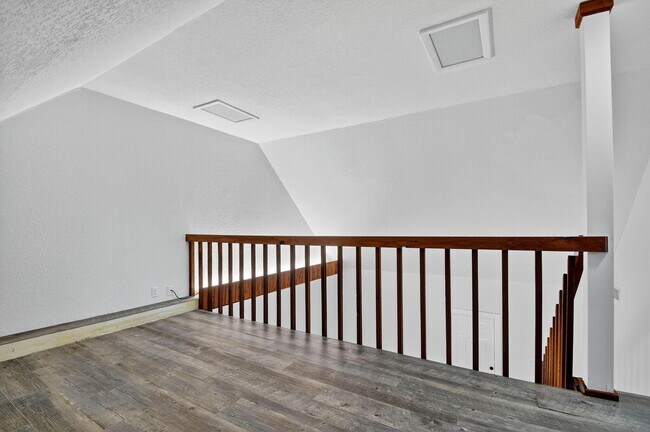 Building Photo - 3532 Coconut Rd