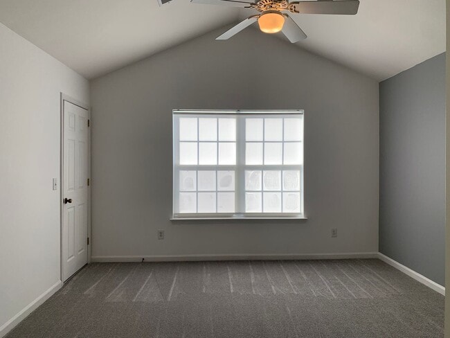 Building Photo - Renovated 5 Bedroom Home w/ 2 Car Garage and Fenced Backyard