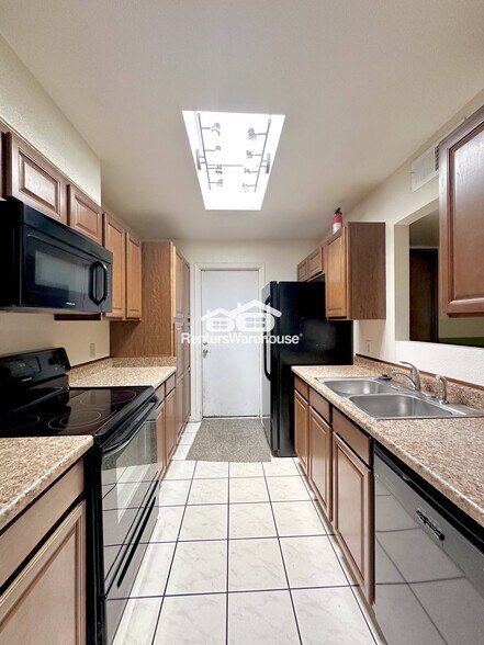 Building Photo - 9279 N 47th Dr