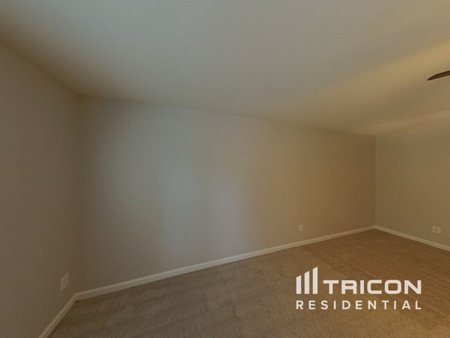 Building Photo - 455 Abbey Pl