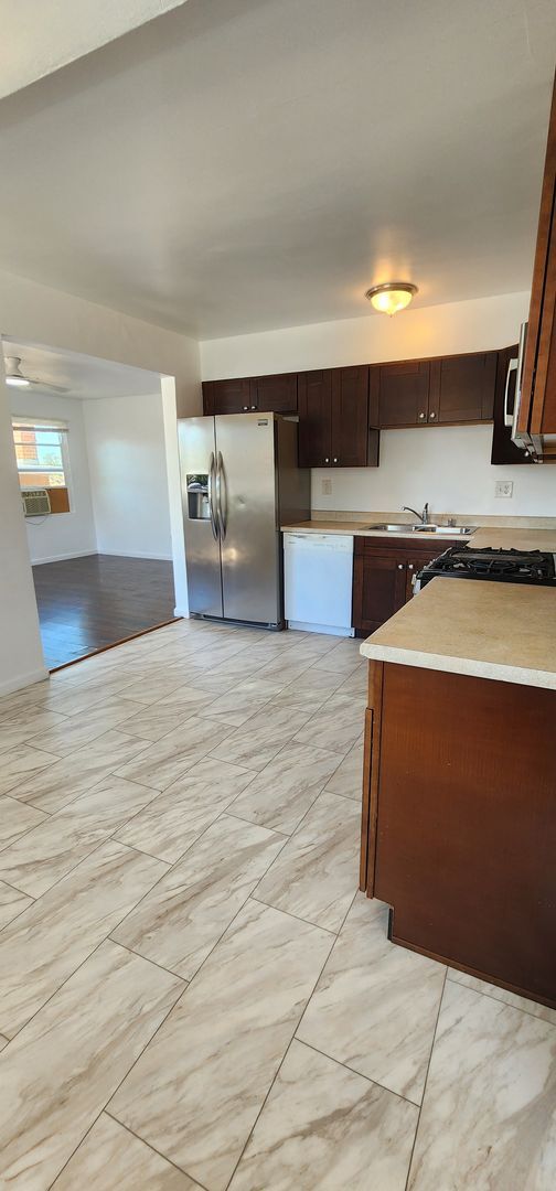 Building Photo - Spacious 3bdr house near College Grove!