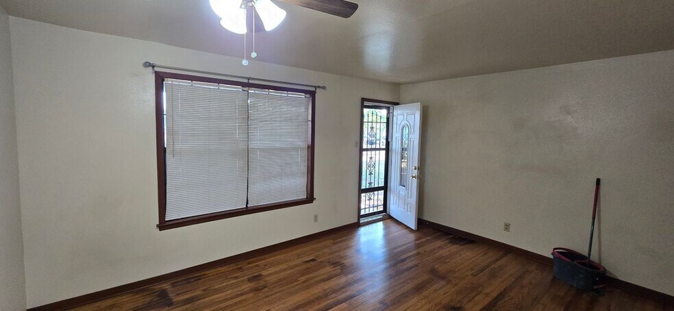 Building Photo - 5635 Millar Dr