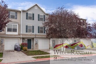 Building Photo - Spacious Townhome in Roy