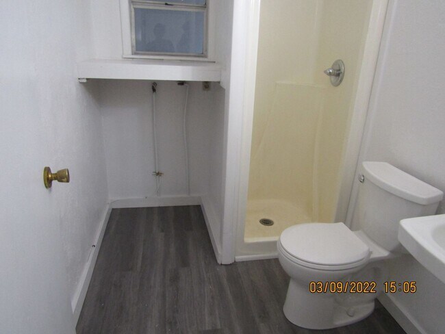 Building Photo - centrally located, pets negotiable with ow...