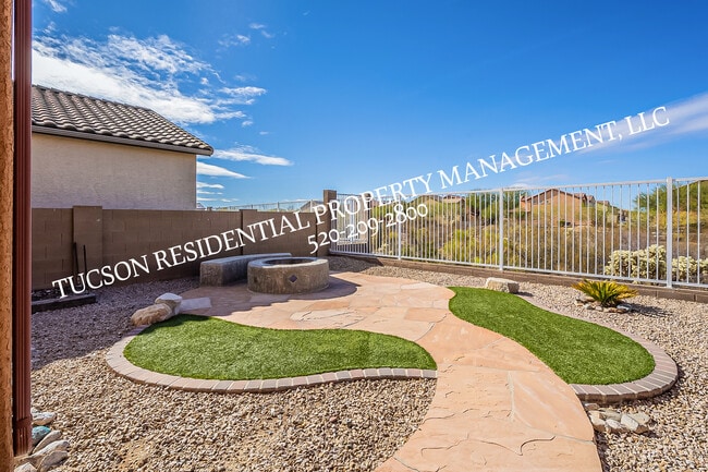 Building Photo - 6012 S Meadow Breeze Dr