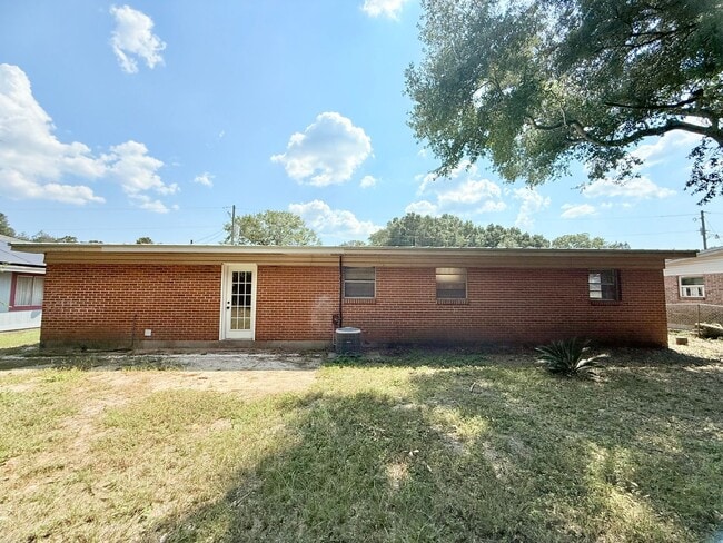 Building Photo - 3-Bedroom Home Near NAS Whiting
