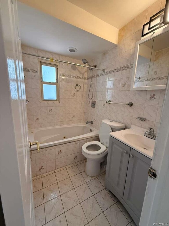 Building Photo - 120-54 194th St