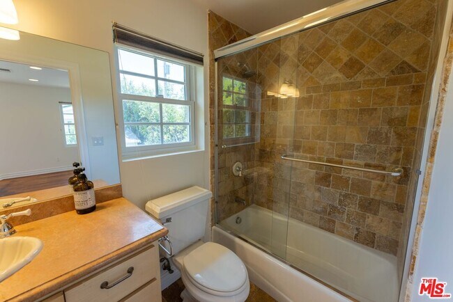 Building Photo - 12833 Delano St