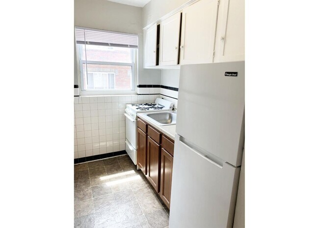 Building Photo - 950 Ludlow Ave