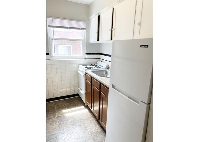 Interior Photo - Ludlow 950