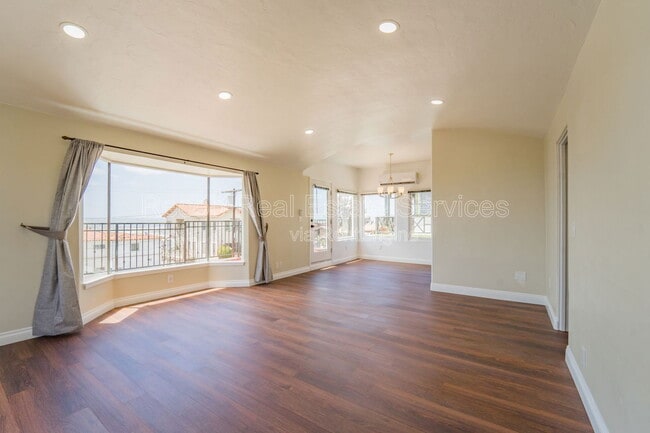 Building Photo - 3345 Columbia St