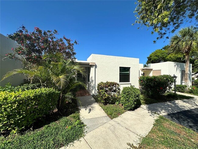 Building Photo - 567 Lakeside Dr