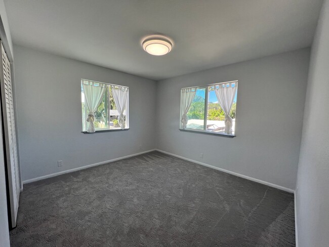 Building Photo - Available December 1st - Two bedroom 1 bat...