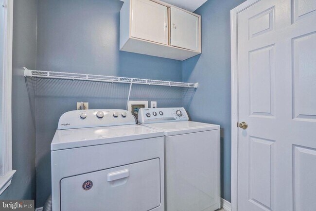 Building Photo - 2430 Garnett Dr