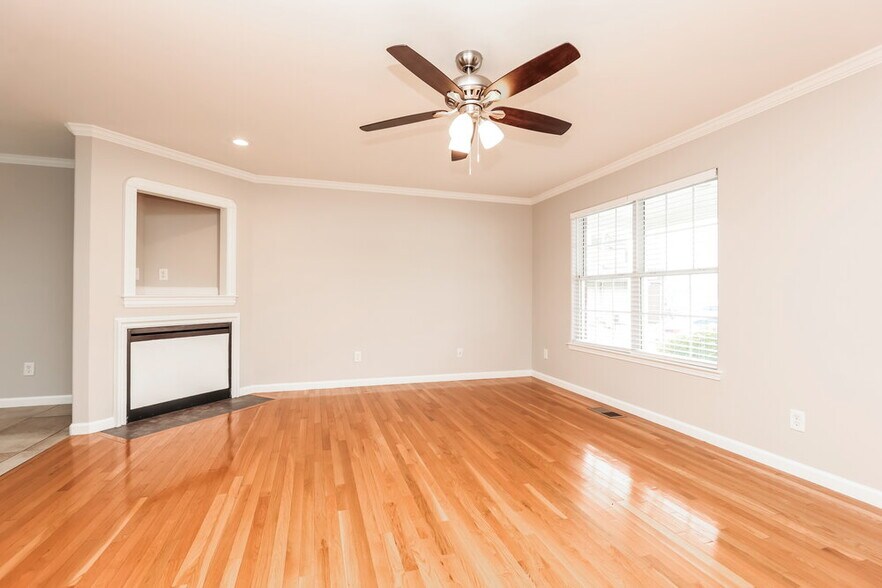 Building Photo - 4088 Hollis Hill Dr